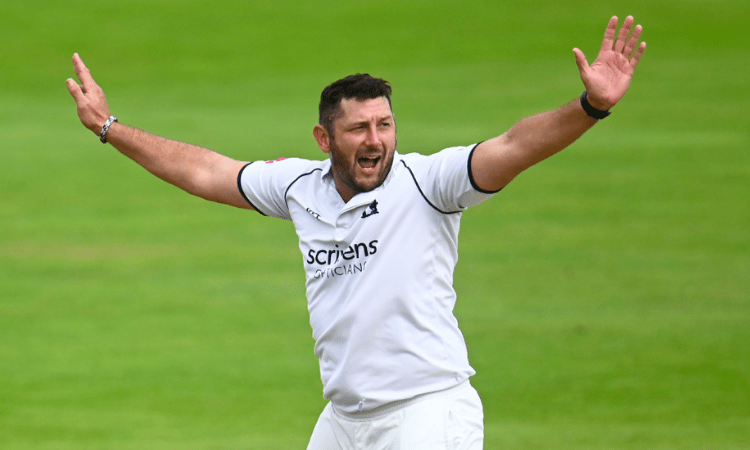 England all-rounder Bresnan announces retirement from all forms of cricket