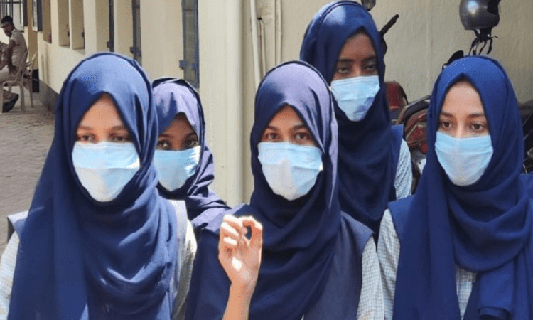 More K’taka students wear saffron shawls, hijabs