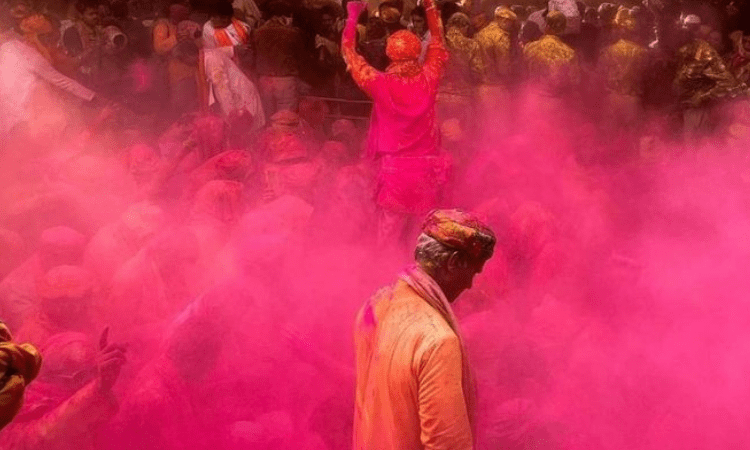 Indian lensmen give Holi a brand new colour with iPhone 13 series