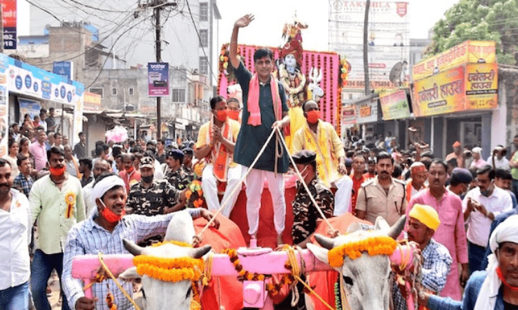 Union Minister Rai drives bullock cart on Shivratri