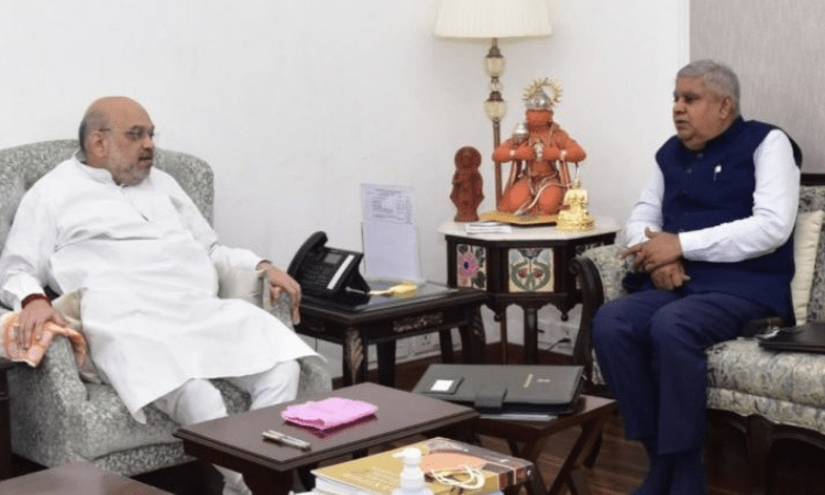 WB Guv meets Amit Shah, briefs him on ground situation in the state