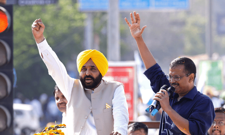 Kejriwal senses early polls in Himachal, Gujarat