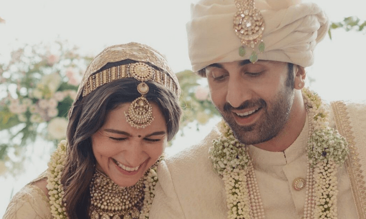 Ranbir-Alia wedding: Mom Neetu, sister Riddhima welcome ‘bahu’ home