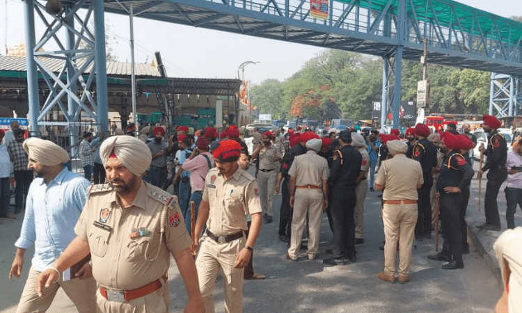 Top police officials shifted after clash in Patiala, mobile internet services shut
