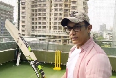 Aamir Khan flaunts his footwork in a new video, reminds Ravi Shastri to revisit ‘Lagaan’