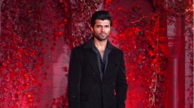 Vijay Deverakonda only Telugu hero to make it to KJo’s birthday bash