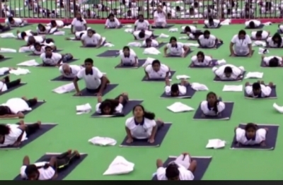 yoga a way of life, says modi after inaugurating yoga day celebrations (ld)