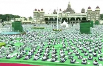 yoga a way of life, says modi after inaugurating yoga day celebrations (ld)