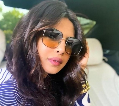 Priyanka shares a throwback bikini photo, hubby Nick finds it hot