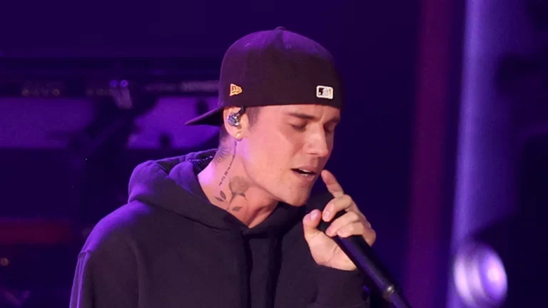 Justin Bieber struck with facial paralysis, shows postponed