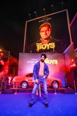 shahid kapoor brings out the essence of 'the boys' through stunts at the launch event