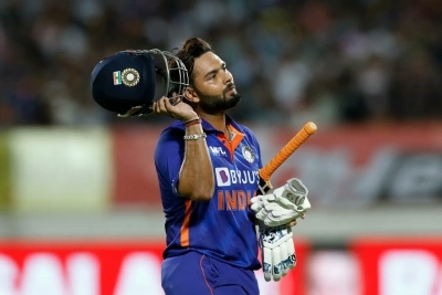IND v SA: Pant has to stop looking for aerial shots far outside off-stump, says Gavaskar