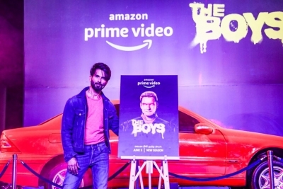 shahid kapoor brings out the essence of 'the boys' through stunts at the launch event