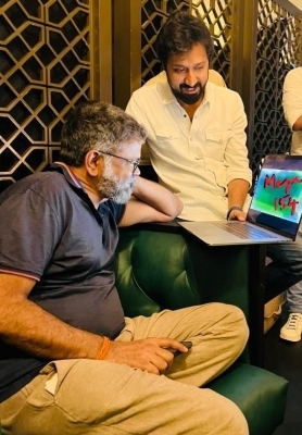 ‘Pushpa’ director lands up on sets of megastar Chiranjeevi’s latest movie