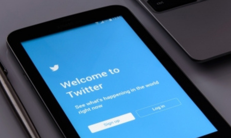 Twitter may soon allow posting images, videos in one tweet