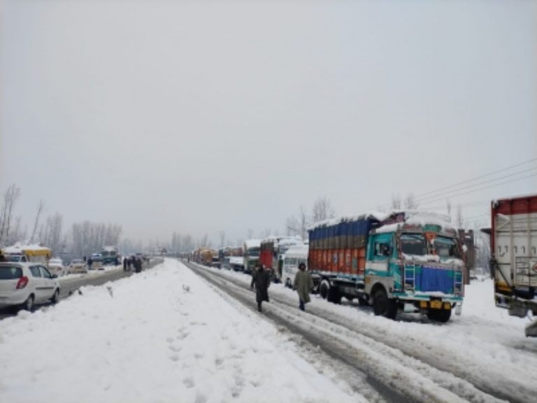 Srinagar-Jammu National Highway closed for traffic