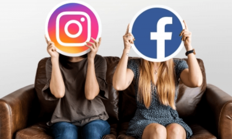 Now create hands-free on Instagram, FB with Samsung Flip phones