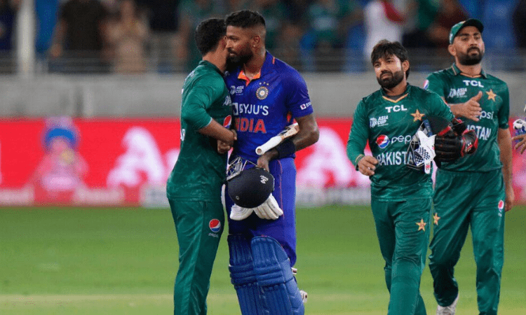 Ind vs Pak: Dinesh Karthik bows right all the way down to Hardik Pandya