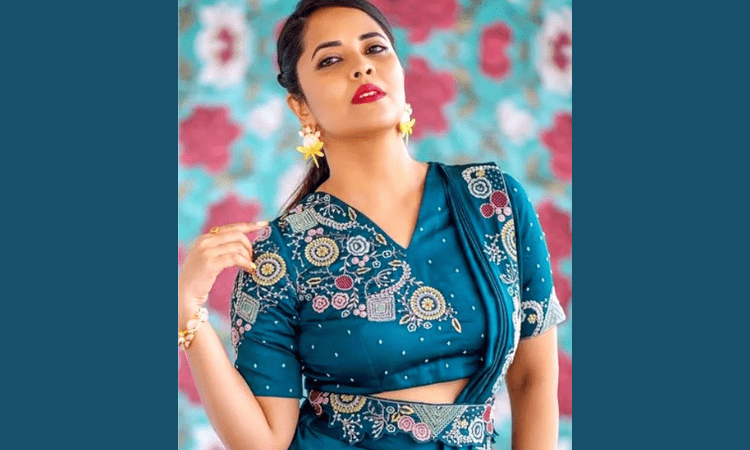 Tollywood Twitter war: Anasuya Bharadwaj cautions Deverakonda’s fans