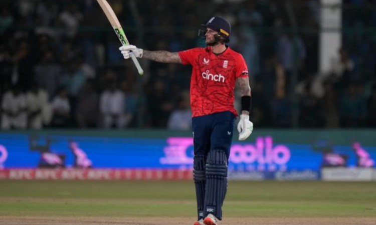 Alex Hales smashes half-century on England return as Pakistan suffer loss in opening T20I