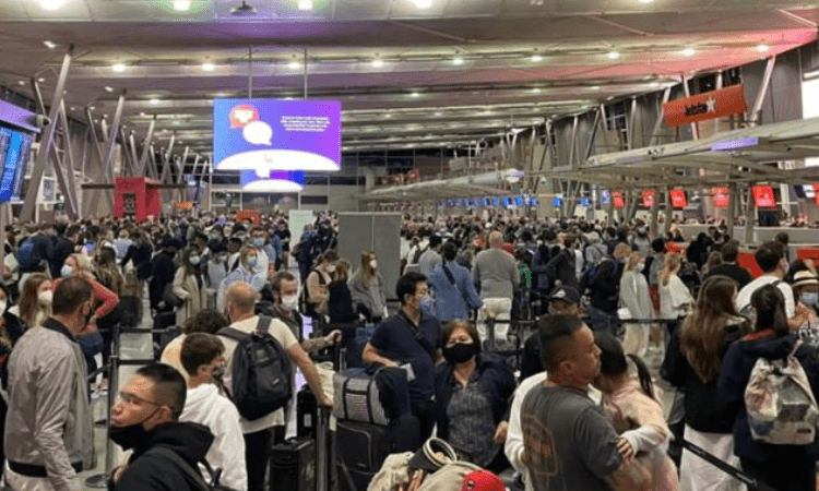 School holidays, bad weather disrupts understaffed Sydney airport