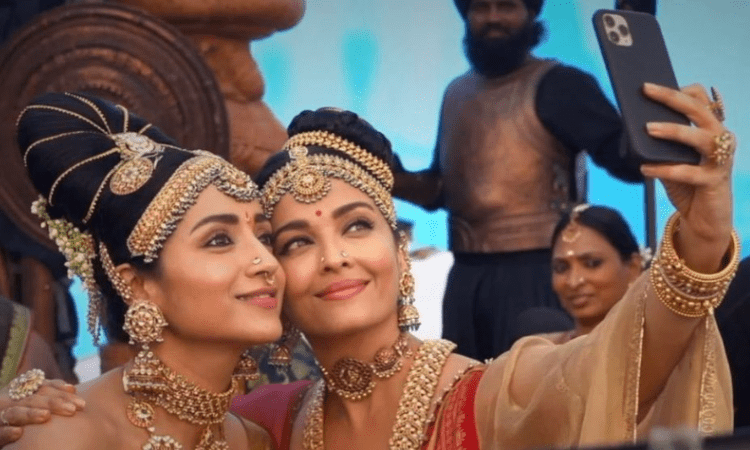 Trisha Krishnan poses with Aishwarya Rai Bachchan on ‘Ponniyin Selvan’ set