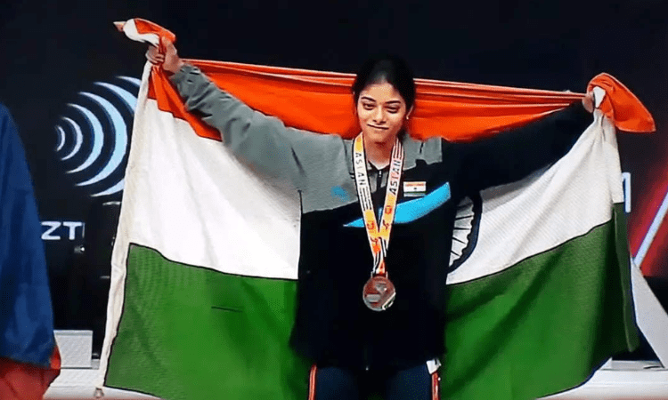 Akanksha Vyavahare creates Weightlifting National records in 40kg category at Khelo India tournament