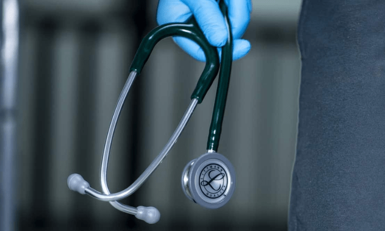 K’taka doc booked for misbehaving with student