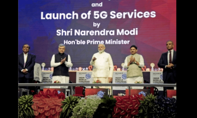 Smartphone firms hail 5G launch, prepare bundled offers with telcos