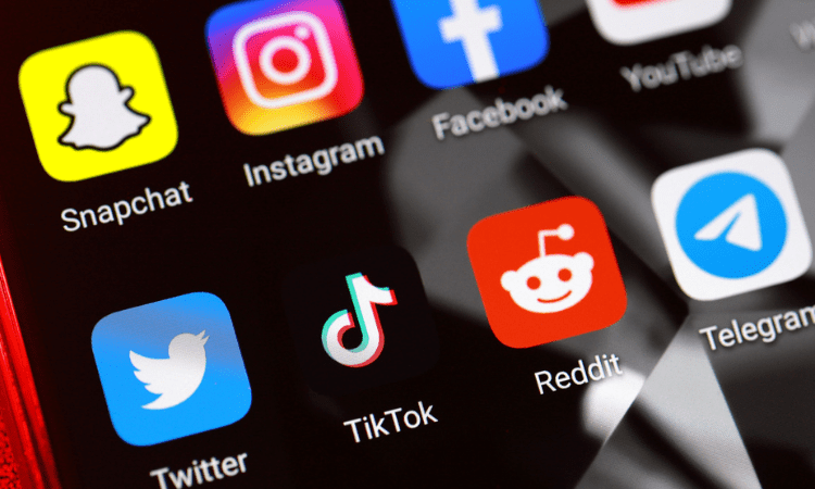 Social media use linked to developing depression