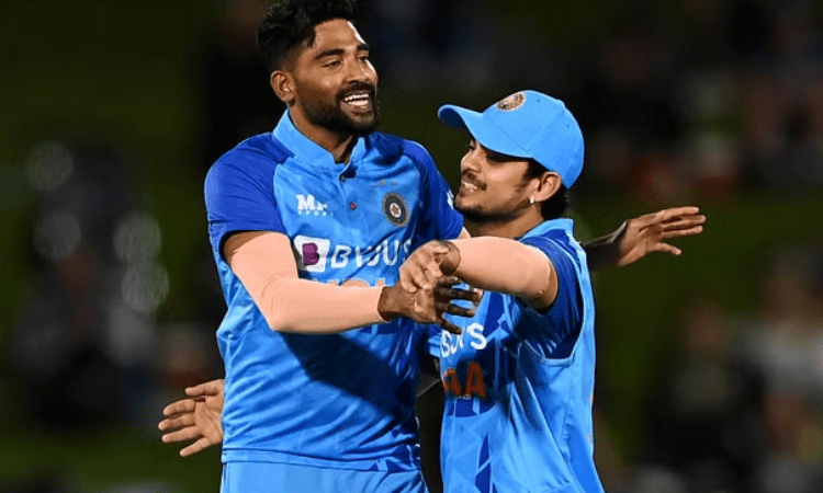 3rd T20I: Siraj, Arshdeep help India bowl out New Zealand for 160