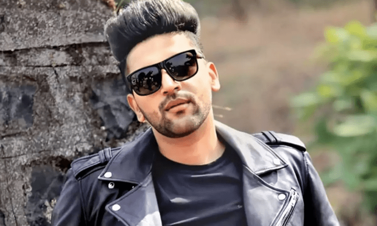 Guru Randhawa wishes to sing for Amitabh Bachchan