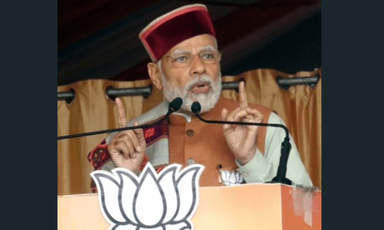 PM Modi arrives in Vizag, holds roadshow