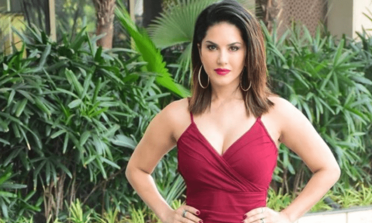 Kerala HC stays cheating case against Sunny Leone