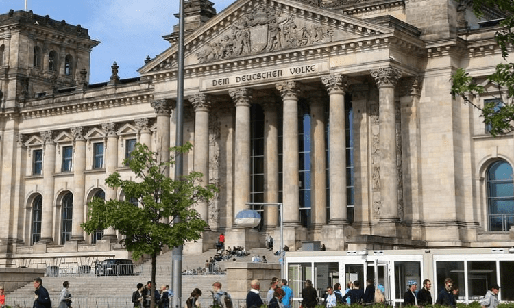 German Upper House approves price cap for electricity, gas
