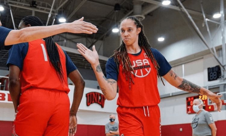 US, Russia exchange jailed basketball star for arms dealer