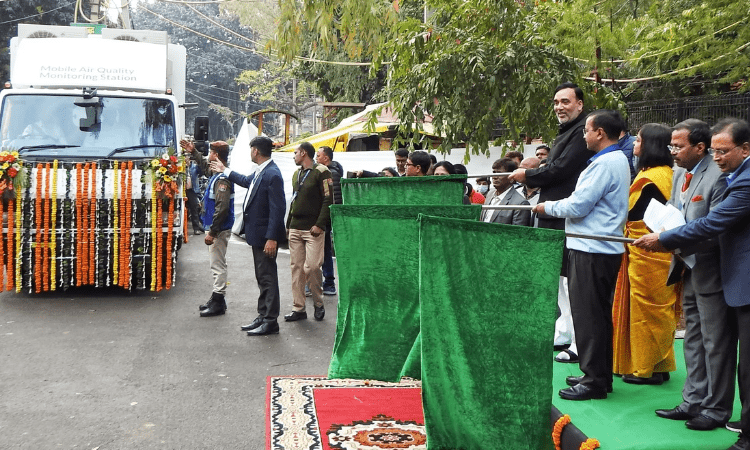 Delhi CM inaugurates facility to identify pollution sources in real time