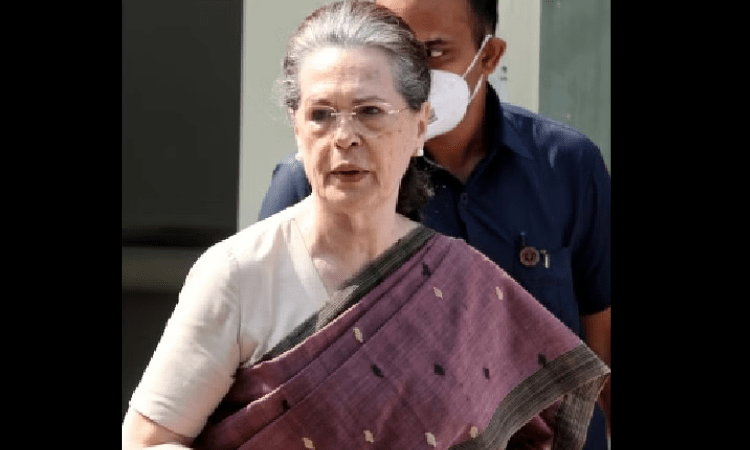 Sonia to attend President’s address as Congress leaders stuck in Srinagar