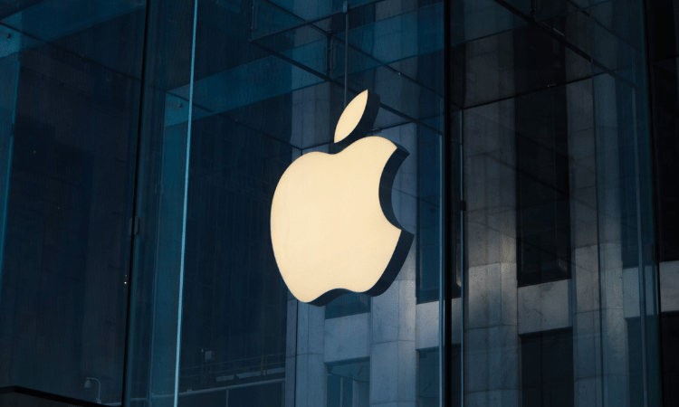Apple crosses 2 billion active devices