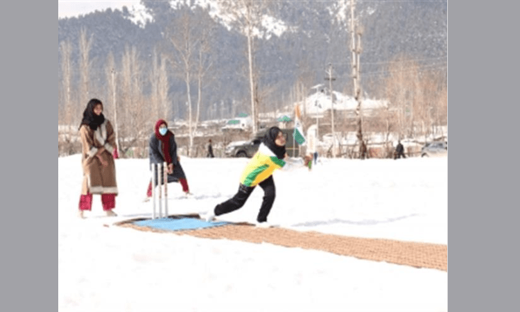 Army organises women’s snow cricket tournament in Kashmir