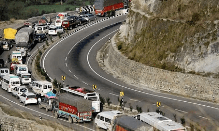 Jammu- Srinagar Highway opens for traffic