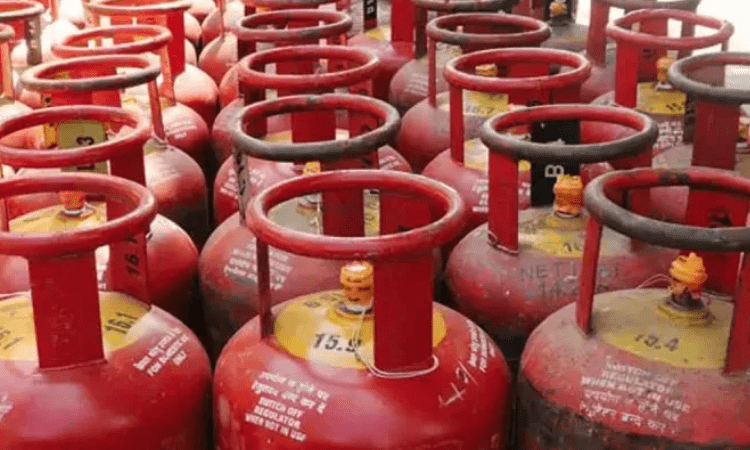 Cooking gas price hiked by Rs 50/cylinder, commercial gas up by Rs 350