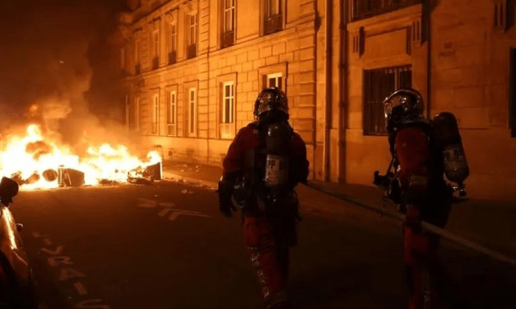 French police use tear gas to disperse protesters against pension reform in Paris