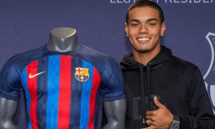 In his father’s footsteps: Ronaldinho’s son joins Barcelona academy