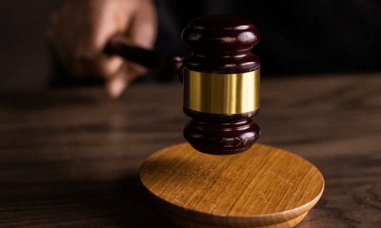 Indian-American exec pleads guilty to insider trading