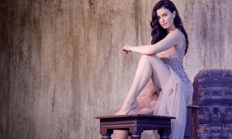 Shreyas Talpade’s Italian co-star Giorgia Andriani plays Holi for the first time