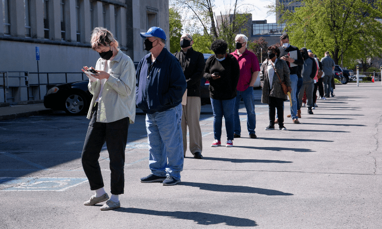 Jobless claims hit record high in US, new waves of layoffs expected