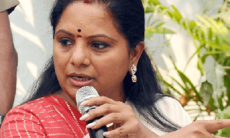 Kavitha praises Sonia, invites 18 parties to join 1-day hunger strike