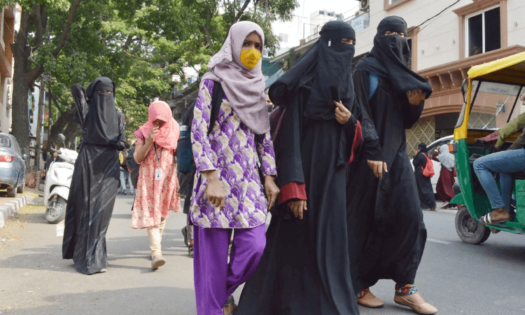 SC declines immediate listing of plea seeking hearing on Karnataka hijab matter
