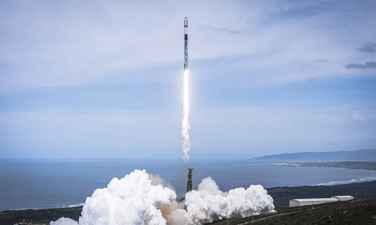 SpaceX aces 2 orbital missions about 4 hours apar